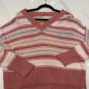 American eagle small v neck sweater